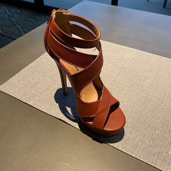 Brand new! ~Never been worn~ - Picture 5 of 8